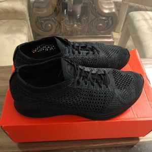 Nike FlyKnit Racer | Triple Black